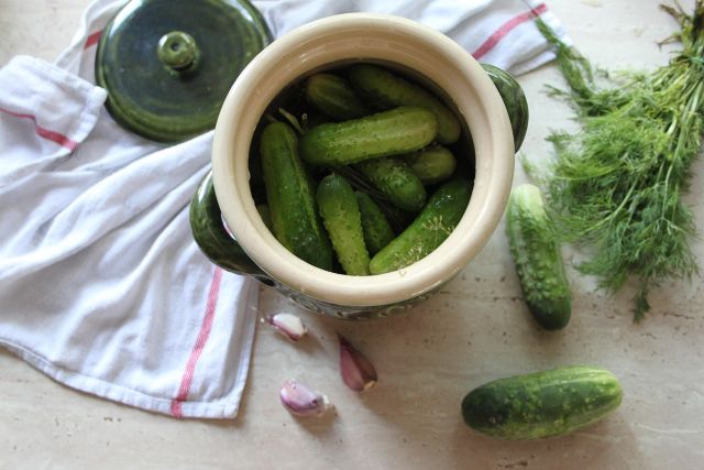 Kiszenie warzyw i owoców - przewodnik po sztuce fermentacji Kiszenie warzyw i owoców